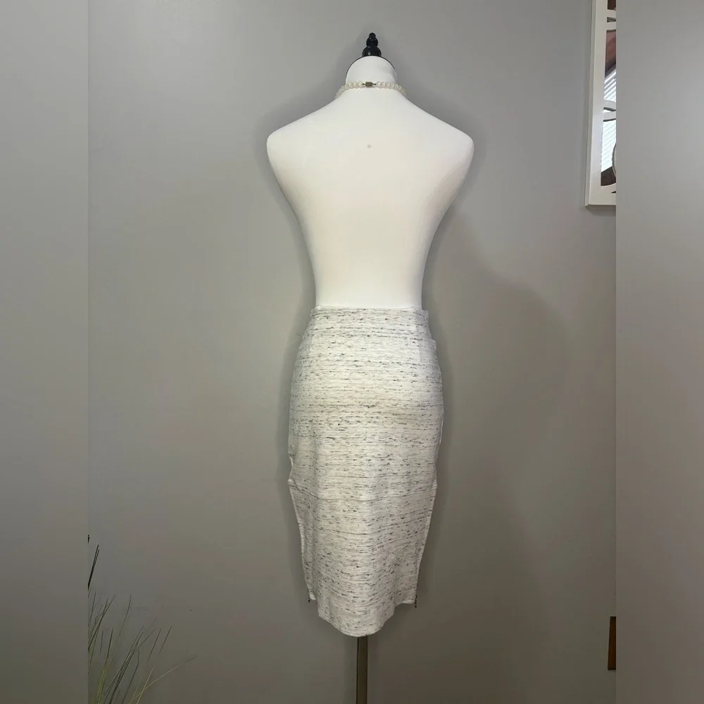Aritzia Wilfred Pencil Skirt with Side Zippers - Picture 4 of 9